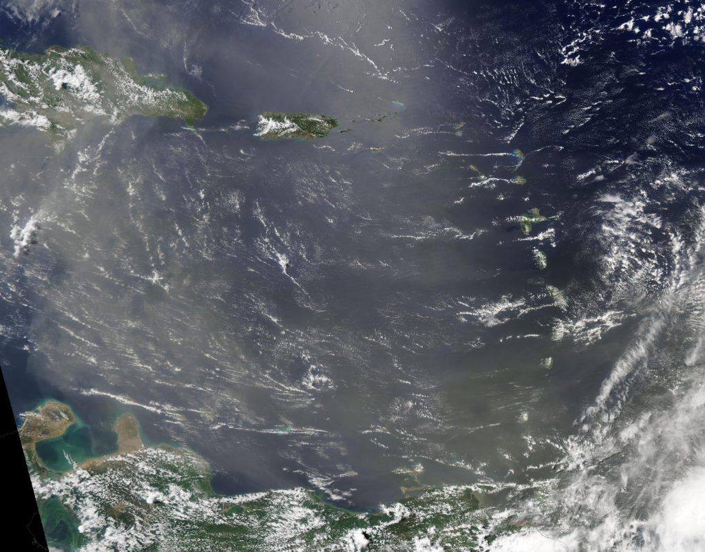 Imagen relacionada con Clima en RD: polvo del Sahara, calor y chubascos este viernes