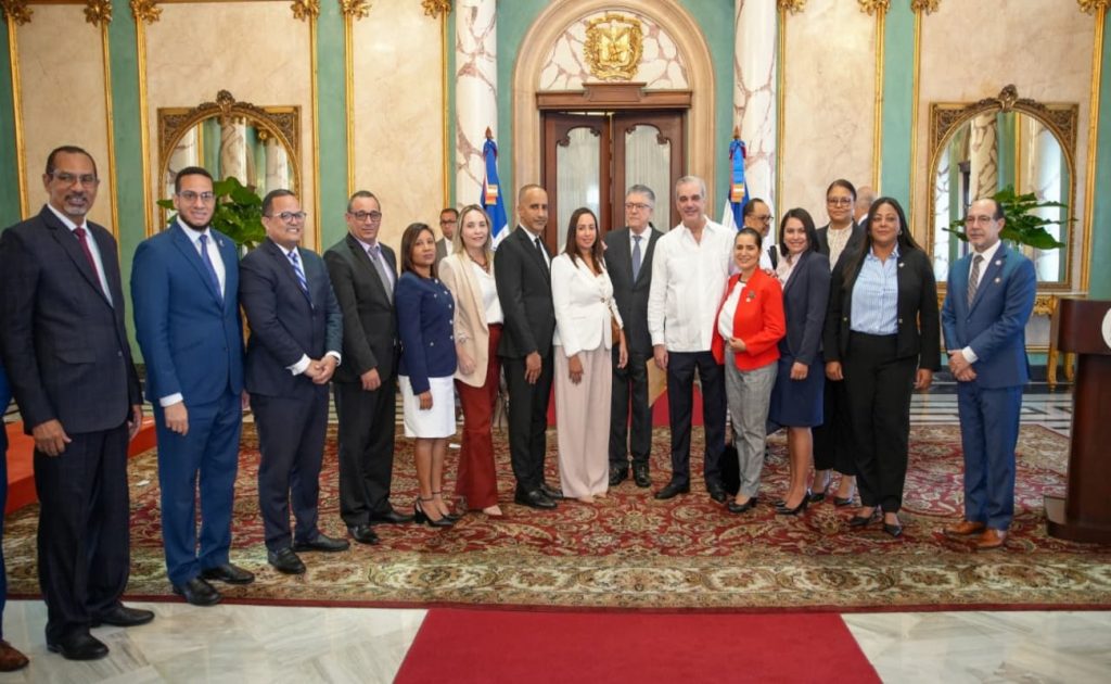 Autoridades durante la juramentación del Comité Dominicano de Salud Mental Penitenciaria.