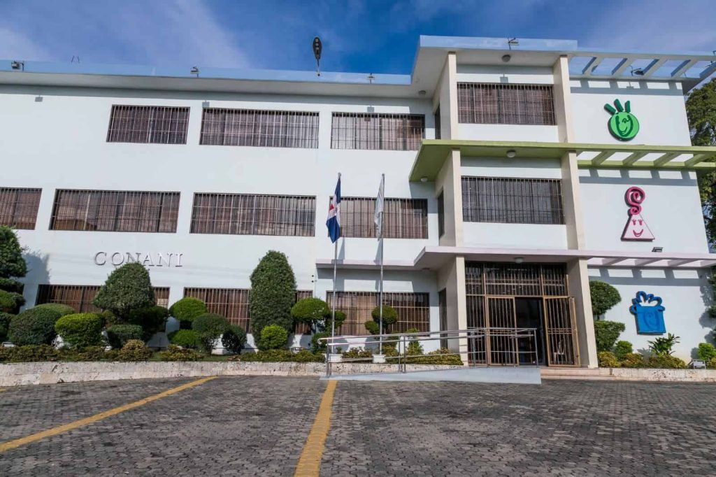 Fachada de la sede de CONANI en Santo Domingo.