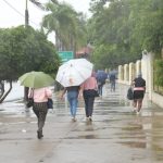 Cielo opaco por polvo del Sahara sobre una zona urbana de República Dominicana.