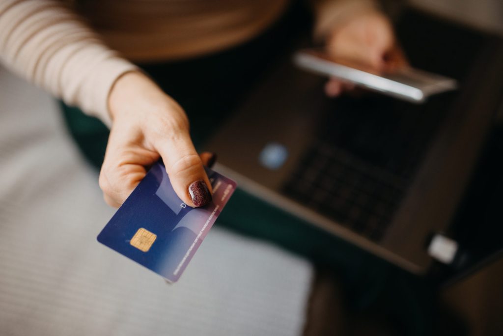 Imagen relacionada con Transferencias espejo: la alerta bancaria que toca a familias dominicanas